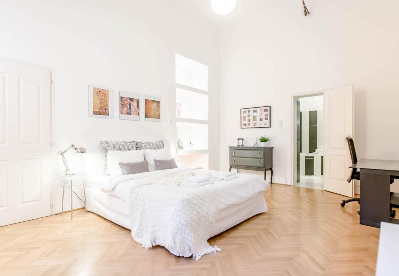 Bourgeois Elegance In The Heart Of 부다페스트 외부 사진