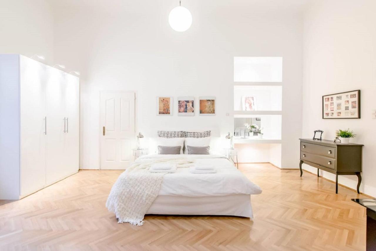 Bourgeois Elegance In The Heart Of 부다페스트 외부 사진